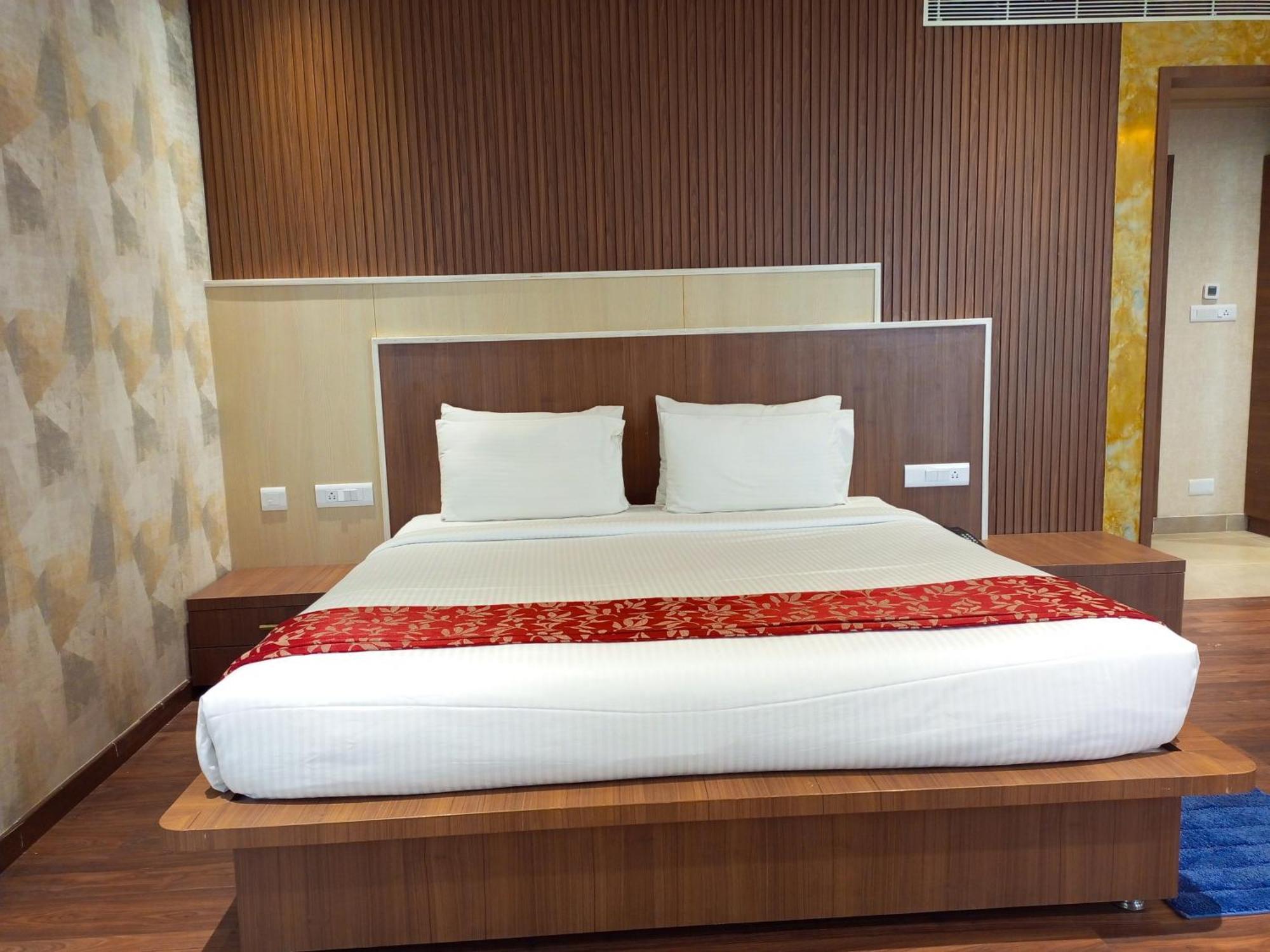 Anukulas Residency - Vellore Ngoại thất bức ảnh